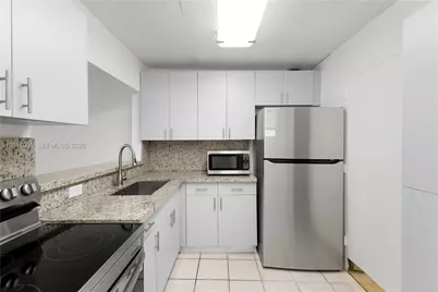 345 Ocean Dr #424, Miami Beach, FL 33139 - Photo 4
