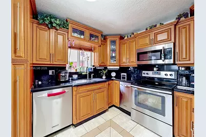 1652 W 42nd Pl #2, Hialeah, FL 33012 - Photo 8