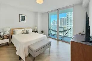 300 S Biscayne Blvd, Miami, FL 33131 - Photo 8