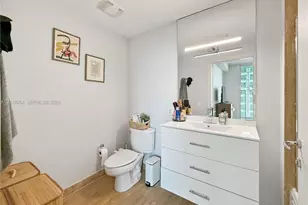 300 S Biscayne Blvd, Miami, FL 33131 - Photo 10