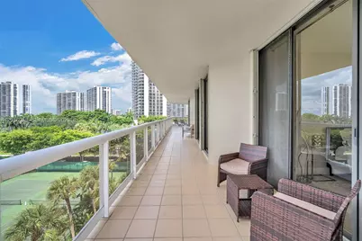 20191 E Country Club Dr #601, Aventura, FL 33180 - Photo 24