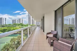 20191 E Country Club Dr, Aventura, FL 33180 - Photo 24
