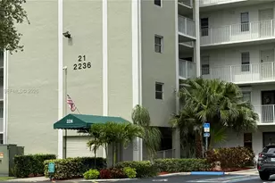 2236 N Cypress Bend Dr, Pompano Beach, FL 33069 - Photo 2
