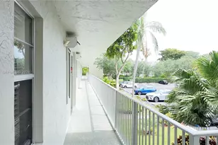 2236 N Cypress Bend Dr, Pompano Beach, FL 33069 - Photo 6