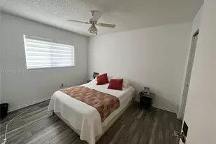 2236 N Cypress Bend Dr, Pompano Beach, FL 33069 - Photo 4