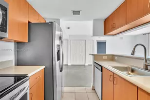 816 NW 11th St, Miami, FL 33136 - Photo 14