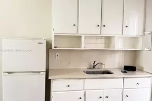 1007 Meridian Ave, Miami Beach, FL 33139 - Photo 4