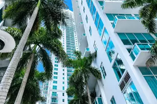 31 SE 5th St, Miami, FL 33131 - Photo 6