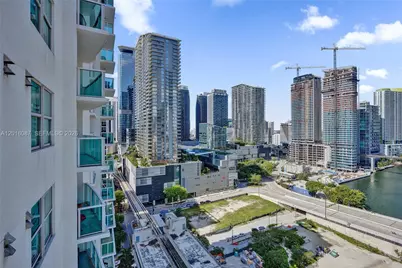 31 SE 5th St #2305, Miami, FL 33131 - Photo 2