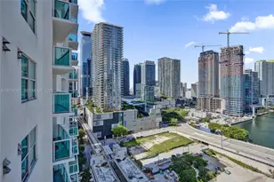 31 SE 5th St, Miami, FL 33131 - Photo 2