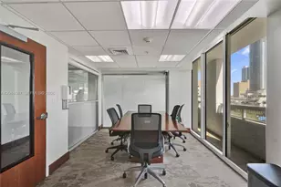 31 SE 5th St, Miami, FL 33131 - Photo 32