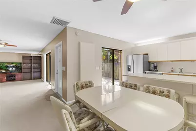 9950 NW 6th Pl, Plantation, FL 33324 - Photo 10
