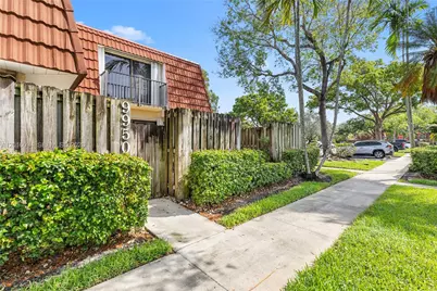 9950 NW 6th Pl, Plantation, FL 33324 - Photo 2
