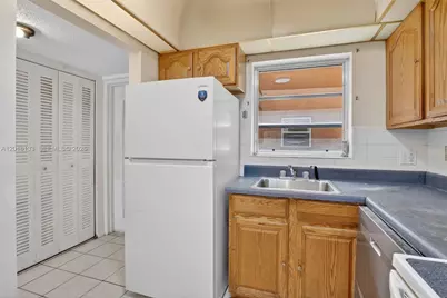 3048 E Sunrise Lakes Dr #220, Sunrise, FL 33322 - Photo 6