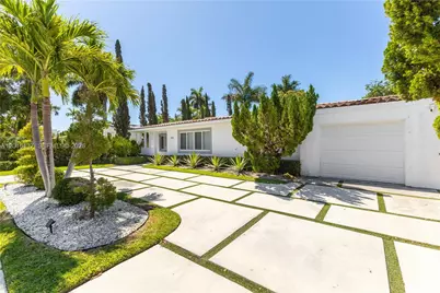 2010 Alamanda Dr, North Miami, FL 33181 - Photo 26