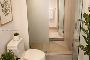 31 SE 6th St, Miami, FL 33131 - Photo 14