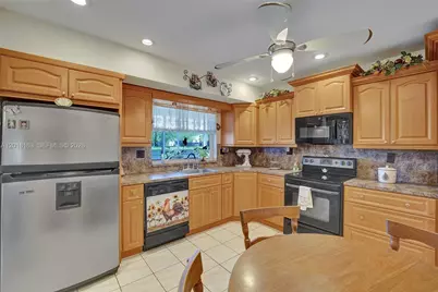 1330 NW 122nd Ave, Pembroke Pines, FL 33026 - Photo 22