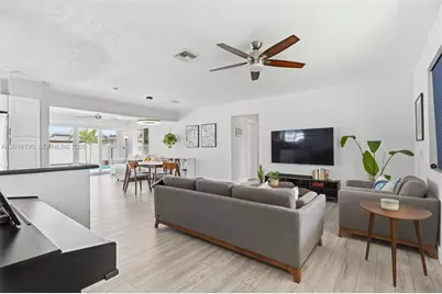 8451 NW 16th St, Pembroke Pines, FL 33024 - Photo 16
