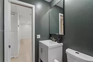 2735 W 60th Pl, Hialeah, FL 33016 - Photo 10