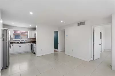 2735 W 60th Pl #204, Hialeah, FL 33016 - Photo 8