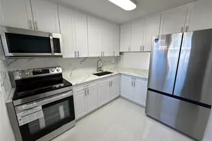 8879 Fontainebleau Blvd, Miami, FL 33172 - Photo 4