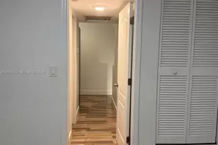 450 SW 3rd St, Miami, FL 33130 - Photo 10