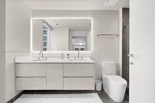 300 S Biscayne Blvd, Miami, FL 33131 - Photo 22