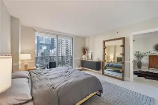 31 SE 6th St, Miami, FL 33131 - Photo 8