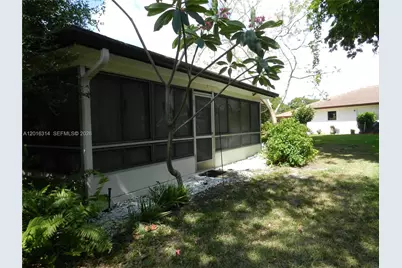 305 NW 42nd St, Boca Raton, FL 33431 - Photo 4