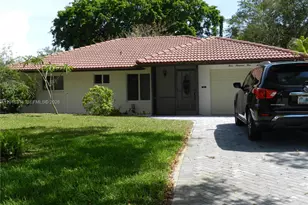 305 NW 42nd St, Boca Raton, FL 33431 - Photo 2