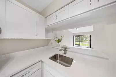 5521 Courtyard Dr #5521, Margate, FL 33063 - Photo 10