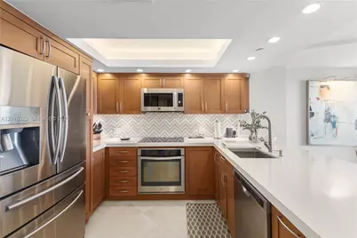 2555 Collins Ave #2205, Miami Beach, FL 33140 - Photo 14