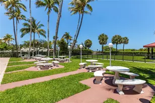 2555 Collins Ave, Miami Beach, FL 33140 - Photo 26