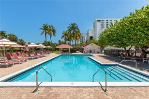 2555 Collins Ave, Miami Beach, FL 33140 - Photo 24