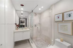 2555 Collins Ave, Miami Beach, FL 33140 - Photo 22