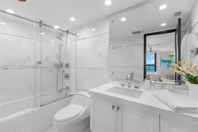 2555 Collins Ave #2205, Miami Beach, FL 33140 - Photo 20