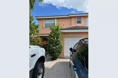9204 NW 54th St, Sunrise, FL 33351 - Photo 2