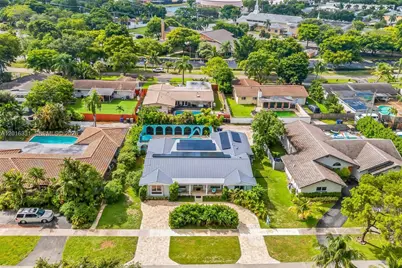 633 N Crescent Dr, Hollywood, FL 33021 - Photo 1