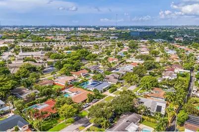 633 N Crescent Dr, Hollywood, FL 33021 - Photo 52