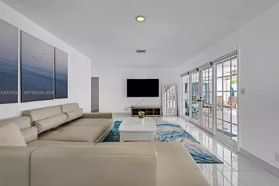 633 N Crescent Dr, Hollywood, FL 33021 - Photo 14