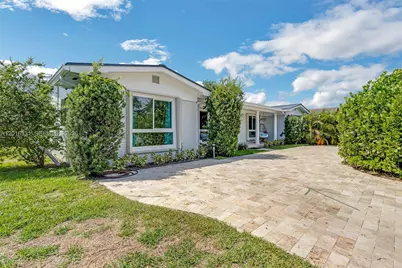 633 N Crescent Dr, Hollywood, FL 33021 - Photo 2