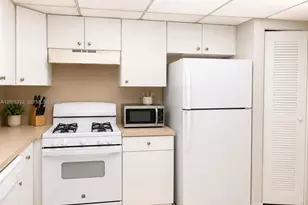 17911 NW 68th Ave, Hialeah, FL 33015 - Photo 4