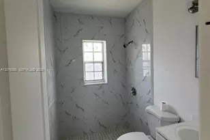 441 SW 10th St, Miami, FL 33130 - Photo 10