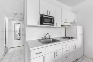 255 W 24th St, Miami Beach, FL 33140 - Photo 4