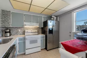1101 Crystal Lake Dr, Deerfield Beach, FL 33064 - Photo 4