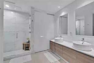 121 NE 34th St, Miami, FL 33137 - Photo 26