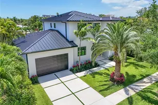 1940 Alamanda Dr, North Miami, FL 33181 - Photo 38