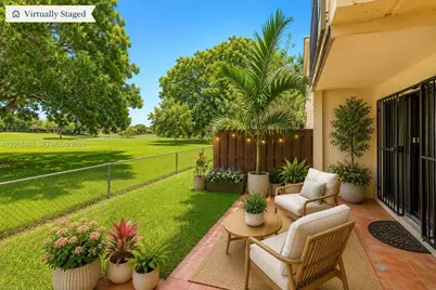 425 W Park Dr #10, Miami, FL 33172 - Photo 2