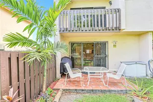 425 W Park Dr, Miami, FL 33172 - Photo 28