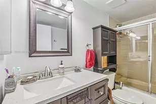 425 W Park Dr, Miami, FL 33172 - Photo 16